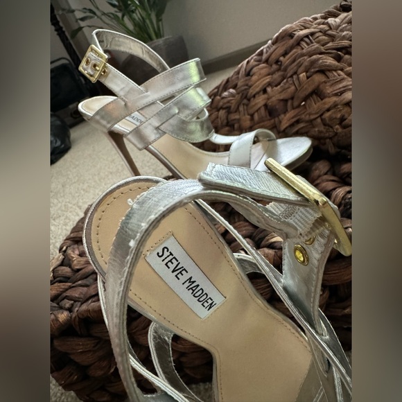 Steve Madden Metallic Silver Strappy Heels 👠 - Picture 5 of 9
